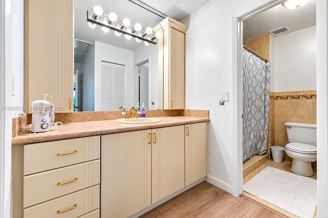 На продажу: $435,000 (2 спален, 2 ванн, 1580 Квадратных фут)