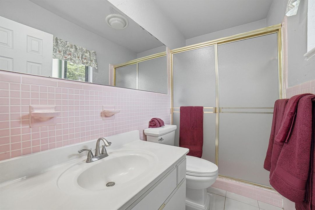 07-Bathroom2