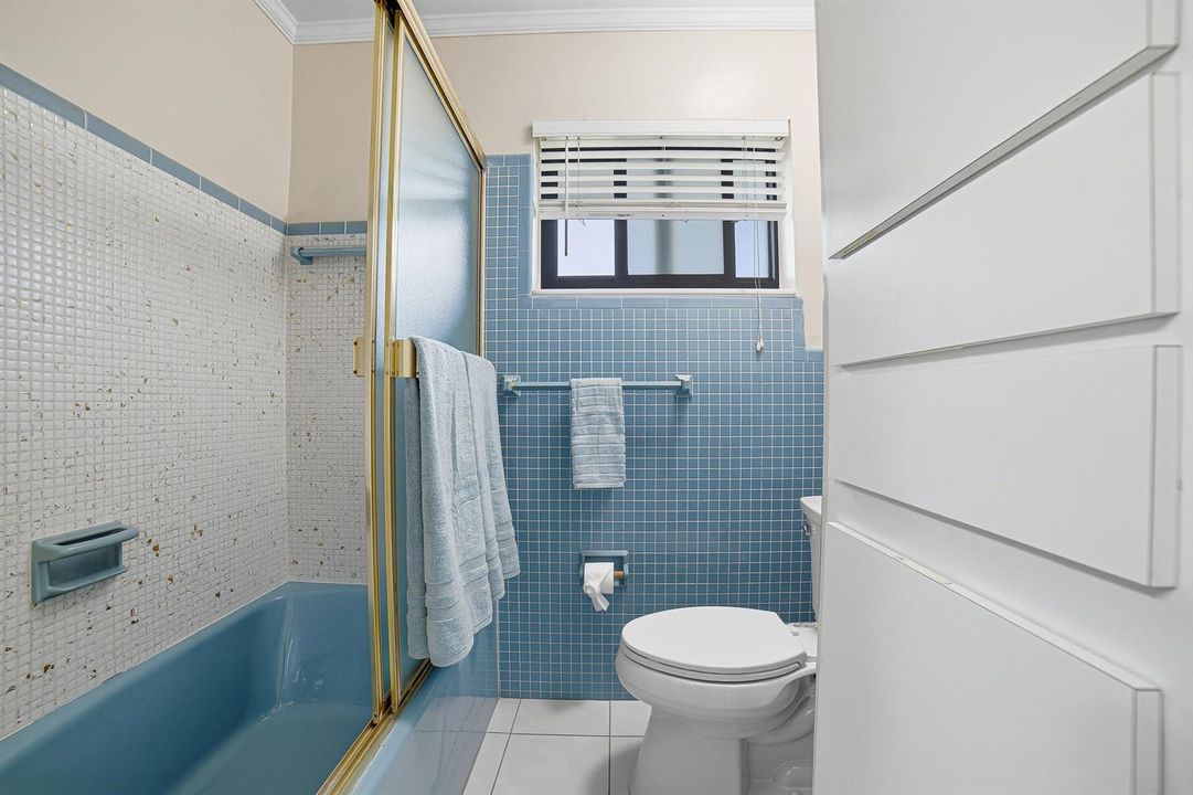 06-Bathroom-B