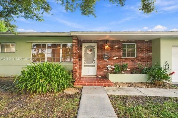 For Sale: $635,000 (4 beds, 2 baths, 1898 Square Feet)