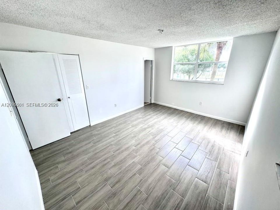В аренду: $1,900 (2 спален, 2 ванн, 1000 Квадратных фут)