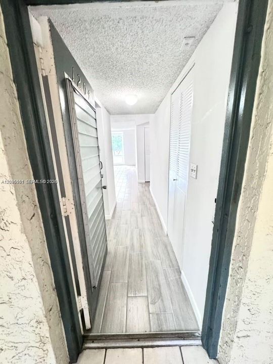 В аренду: $1,900 (2 спален, 2 ванн, 1000 Квадратных фут)