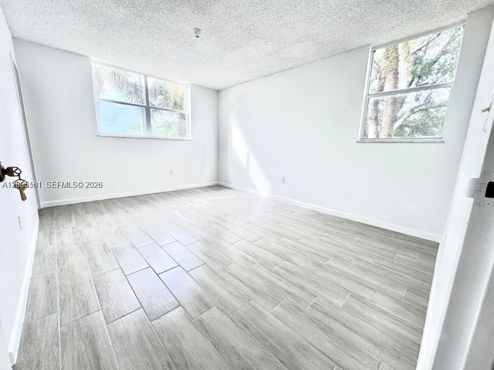 В аренду: $1,900 (2 спален, 2 ванн, 1000 Квадратных фут)