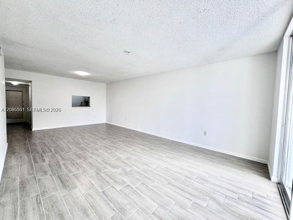 В аренду: $1,900 (2 спален, 2 ванн, 1000 Квадратных фут)