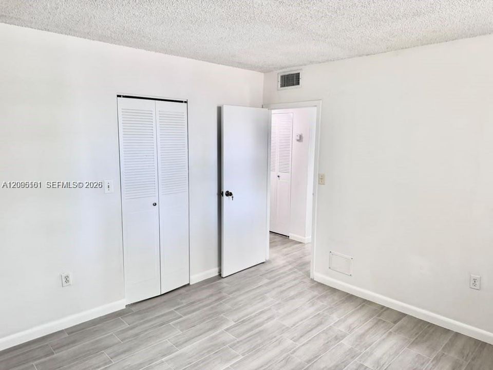 В аренду: $1,900 (2 спален, 2 ванн, 1000 Квадратных фут)