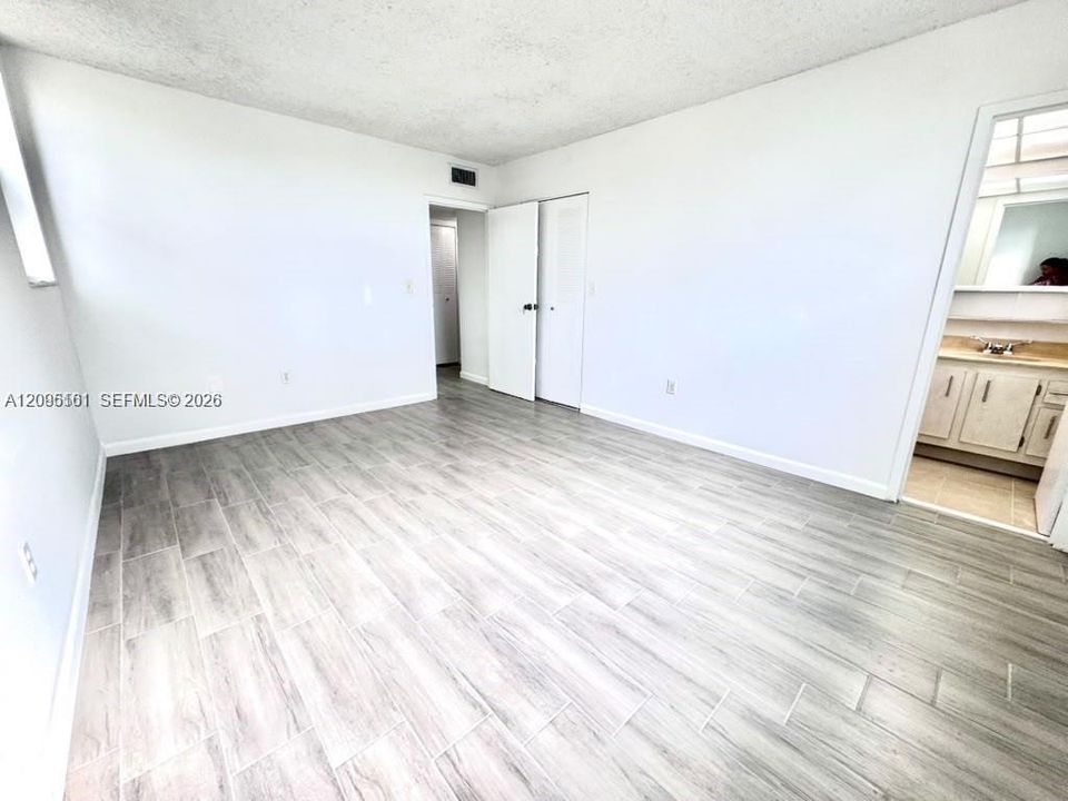 В аренду: $1,900 (2 спален, 2 ванн, 1000 Квадратных фут)
