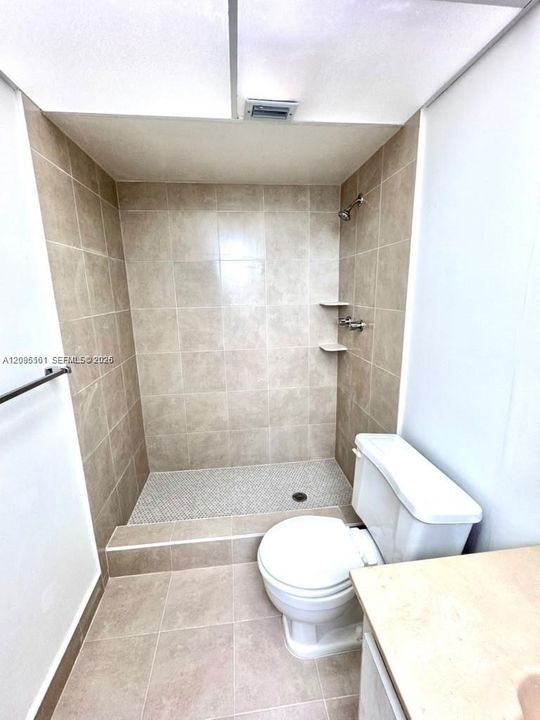 В аренду: $1,900 (2 спален, 2 ванн, 1000 Квадратных фут)