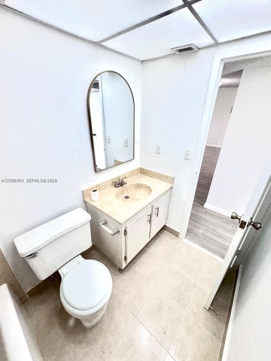 В аренду: $1,900 (2 спален, 2 ванн, 1000 Квадратных фут)