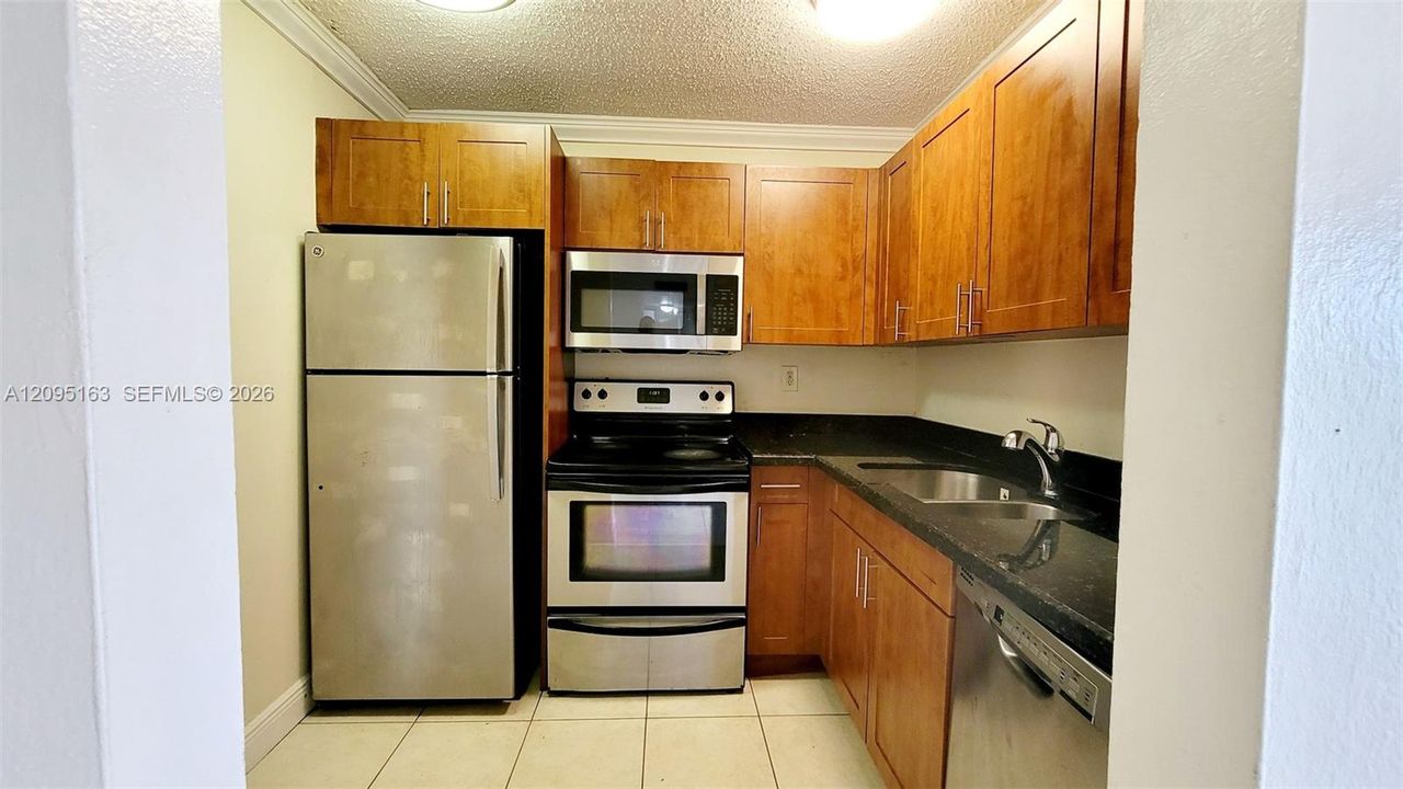 На продажу: $153,000 (2 спален, 2 ванн, 1036 Квадратных фут)