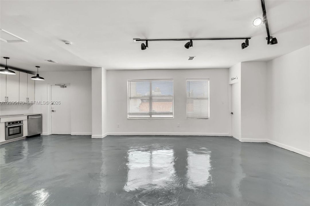 В аренду: $2,000 (1 спален, 1 ванн, 650 Квадратных фут)
