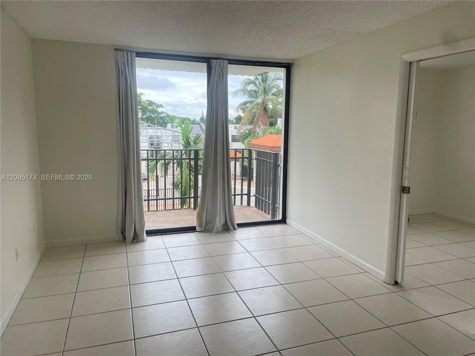 For Rent: $2,000 (2 beds, 1 baths, 760 Square Feet)