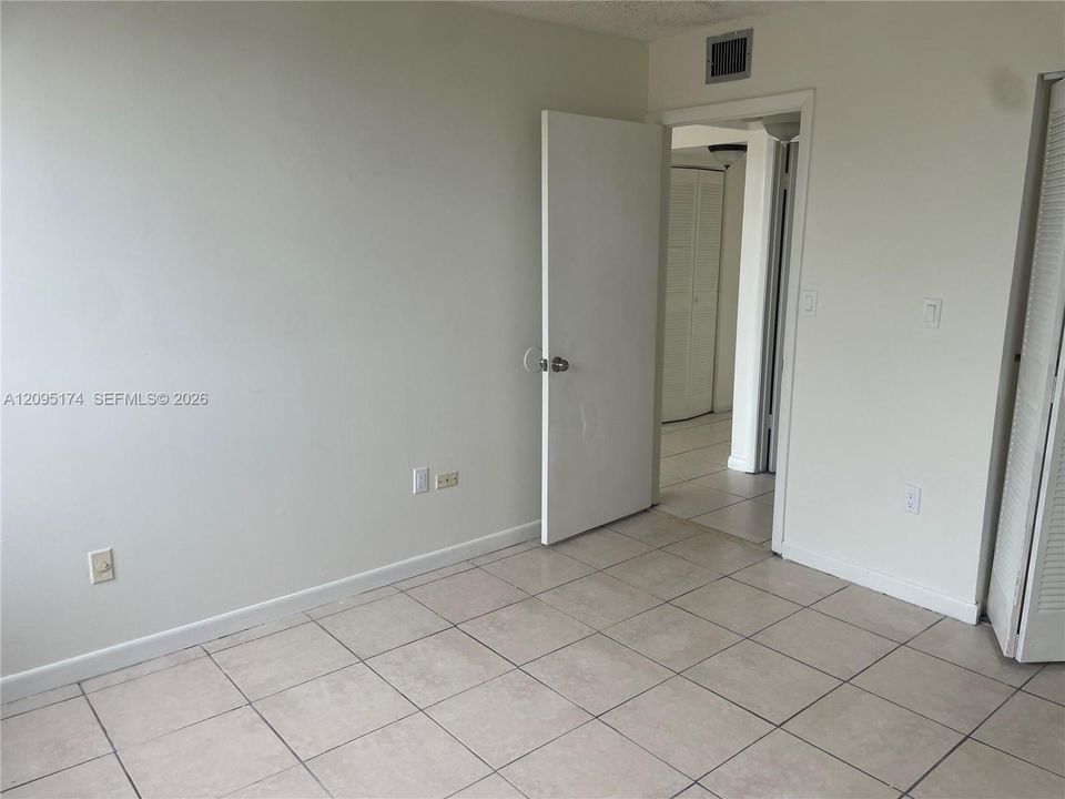 For Rent: $2,000 (2 beds, 1 baths, 760 Square Feet)