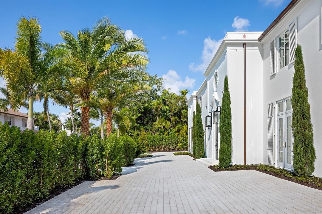 Entrance Driveway