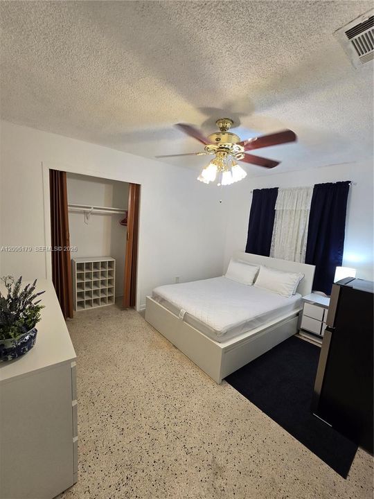 В аренду: $1,050 (1 спален, 1 ванн, 2100 Квадратных фут)
