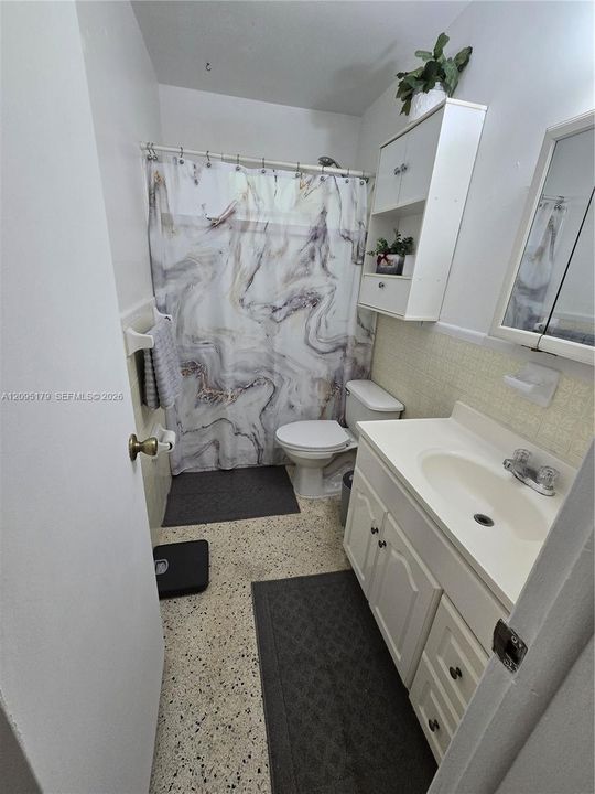 В аренду: $1,050 (1 спален, 1 ванн, 2100 Квадратных фут)