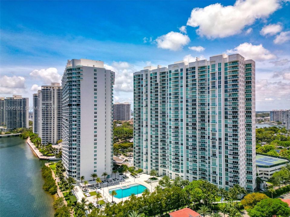 En Venta: $3,495,000 (4 camas, 4 baños, 3533 Pies cuadrados)
