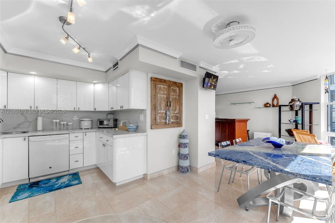 For Rent: $3,850 (2 beds, 2 baths, 1503 Square Feet)