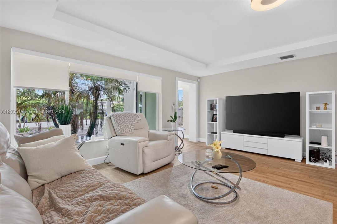 For Sale: $869,000 (3 beds, 2 baths, 1920 Square Feet)