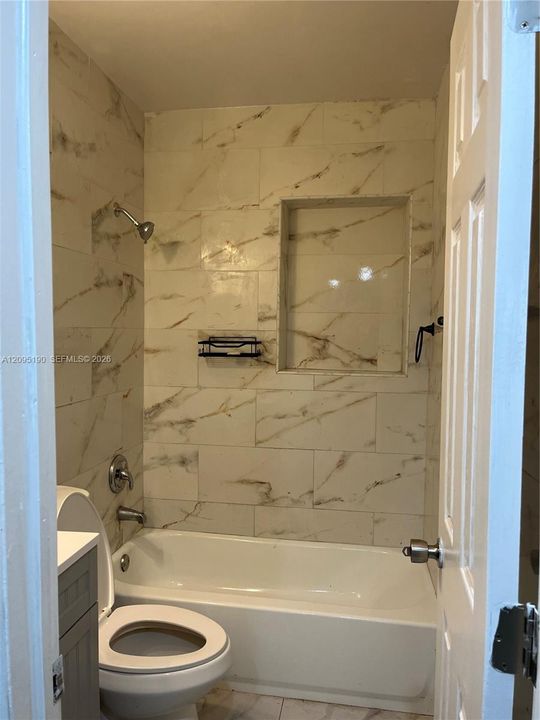 В аренду: $2,300 (2 спален, 1 ванн, 825 Квадратных фут)