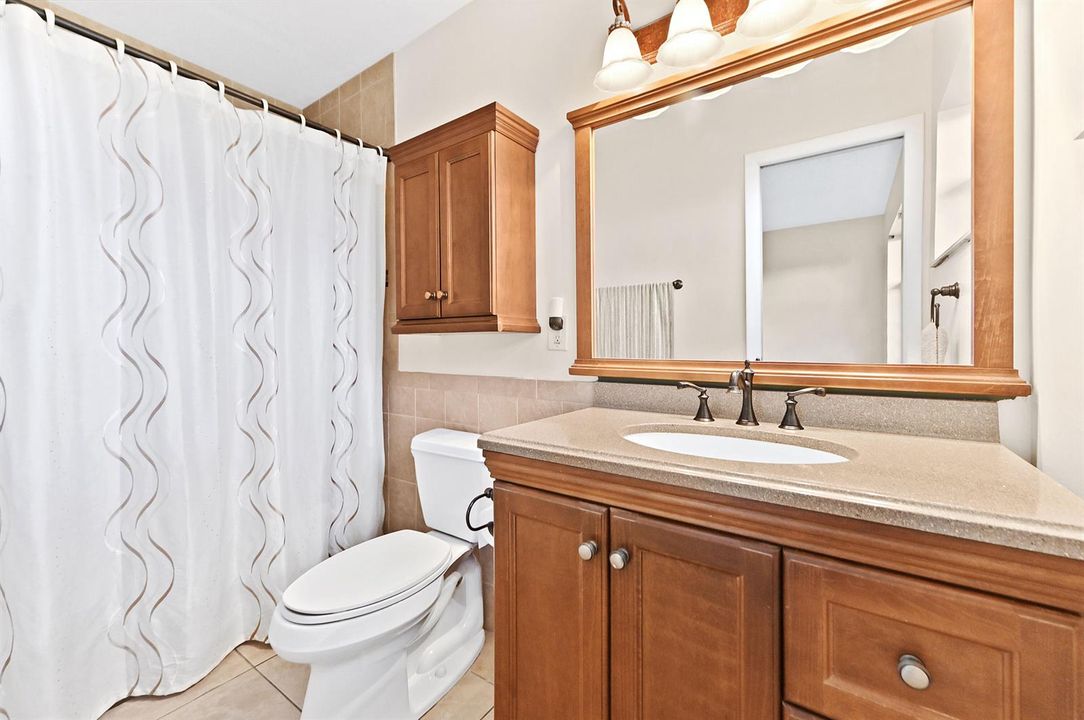 18 Bathroom 03