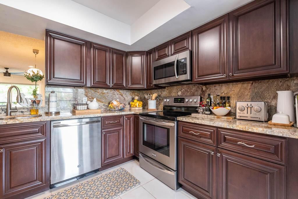 20230917-6550 S Oriole Blvd 202-0025