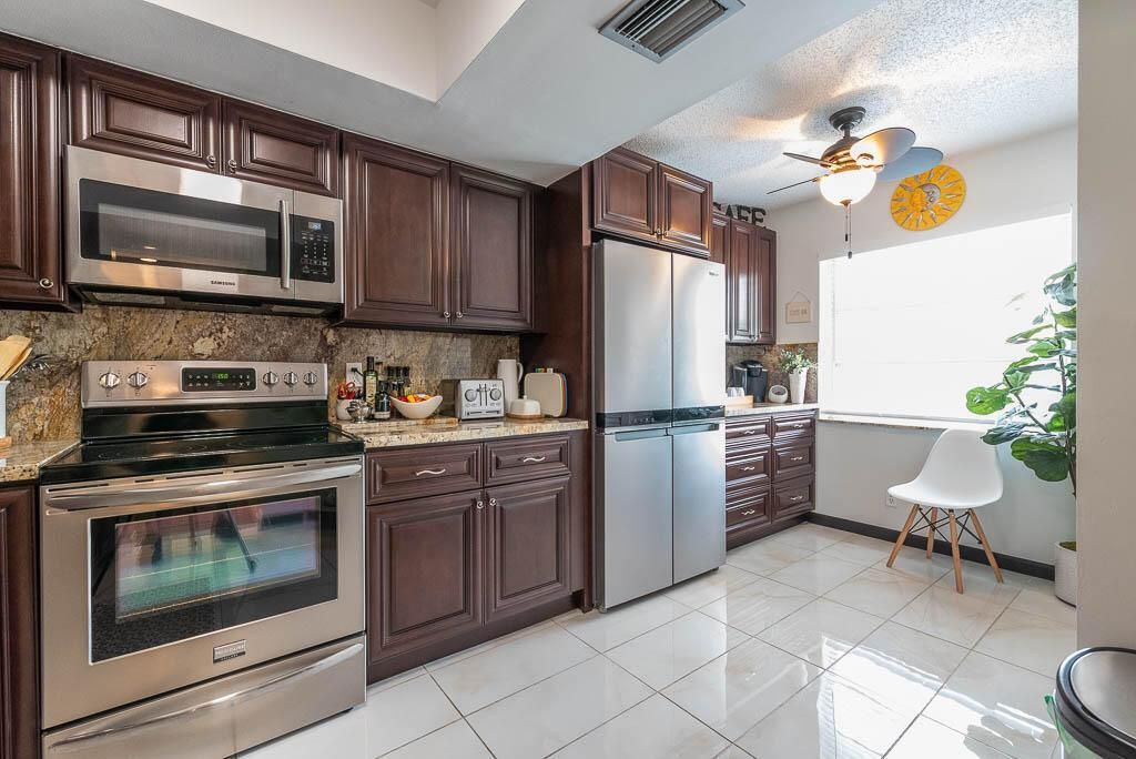 20230917-6550 S Oriole Blvd 202-0029