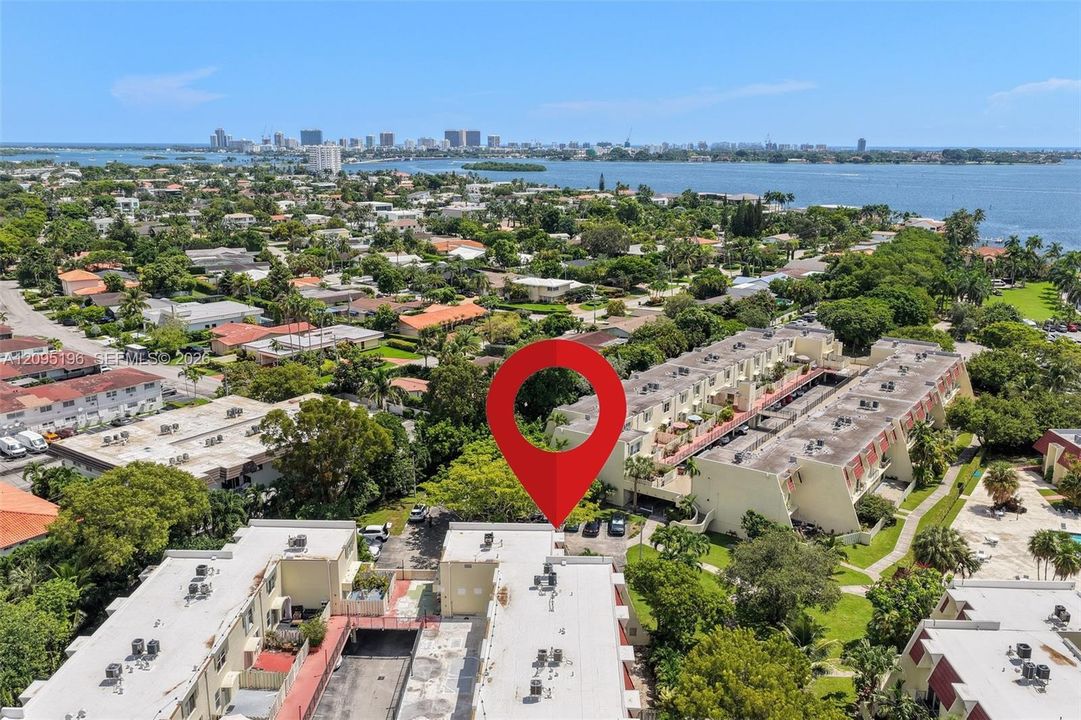 For Rent: $2,000 (1 beds, 1 baths, 776 Square Feet)