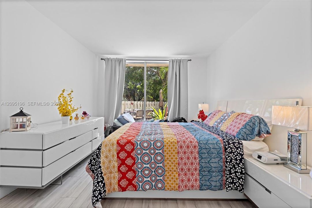 For Rent: $2,000 (1 beds, 1 baths, 776 Square Feet)