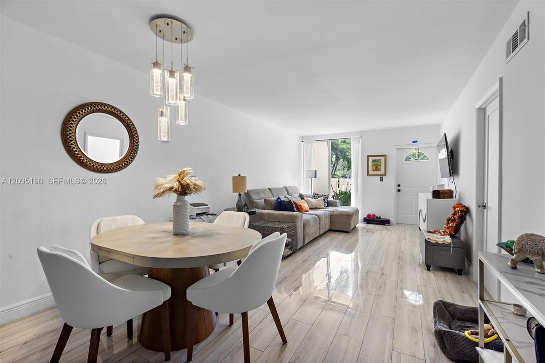 For Rent: $2,000 (1 beds, 1 baths, 776 Square Feet)