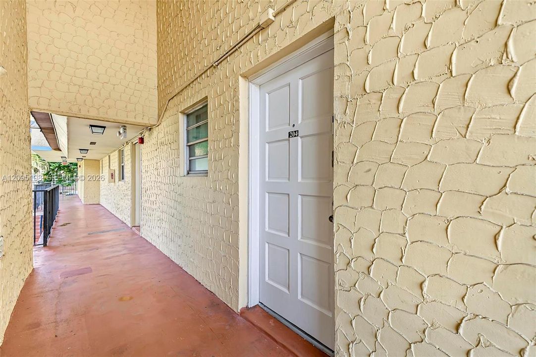На продажу: $195,000 (1 спален, 1 ванн, 801 Квадратных фут)