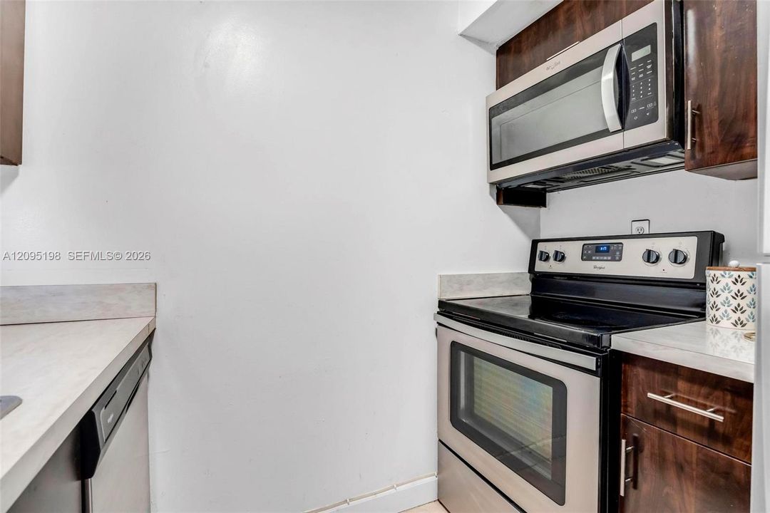 На продажу: $195,000 (1 спален, 1 ванн, 801 Квадратных фут)
