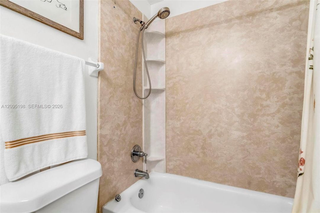 На продажу: $195,000 (1 спален, 1 ванн, 801 Квадратных фут)