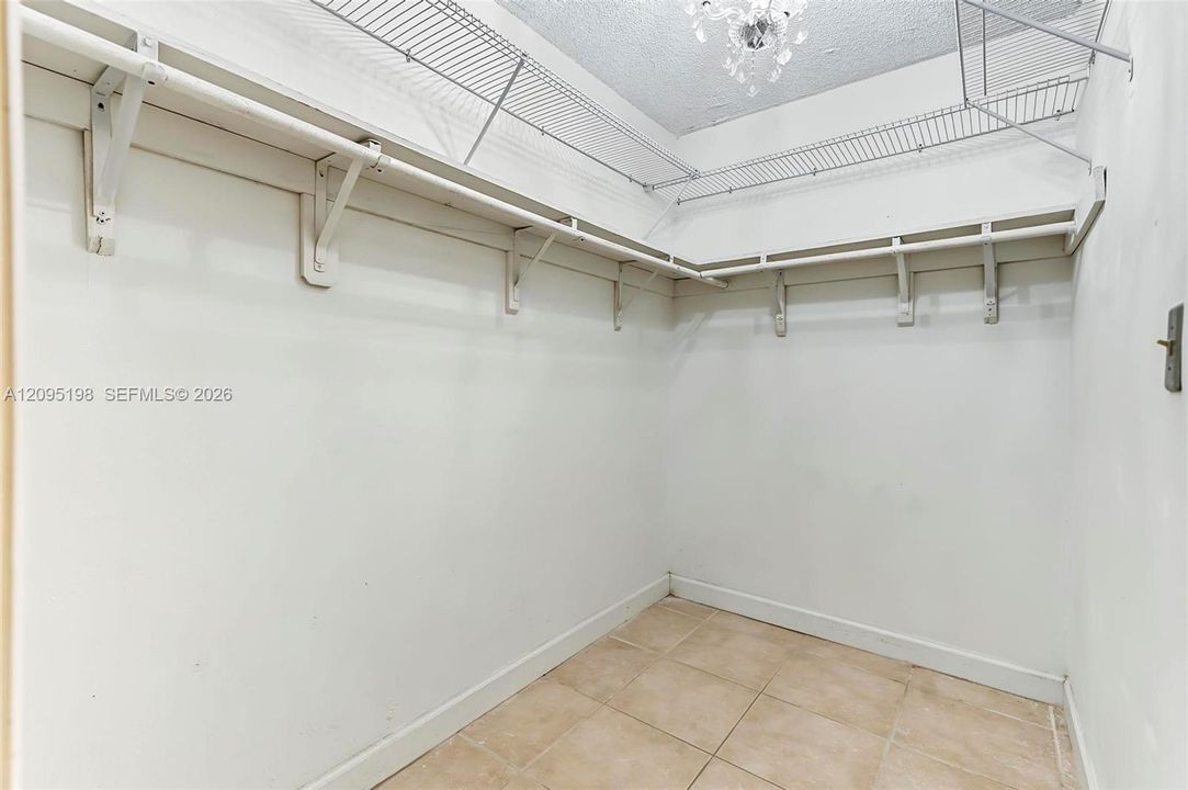 На продажу: $195,000 (1 спален, 1 ванн, 801 Квадратных фут)