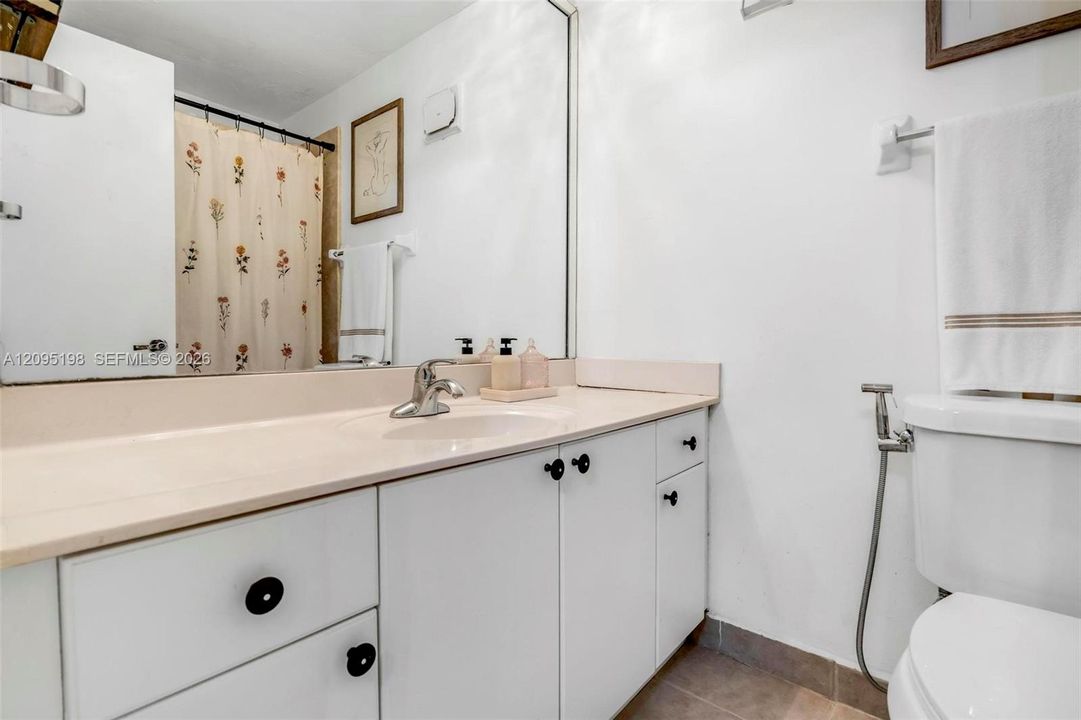 На продажу: $195,000 (1 спален, 1 ванн, 801 Квадратных фут)