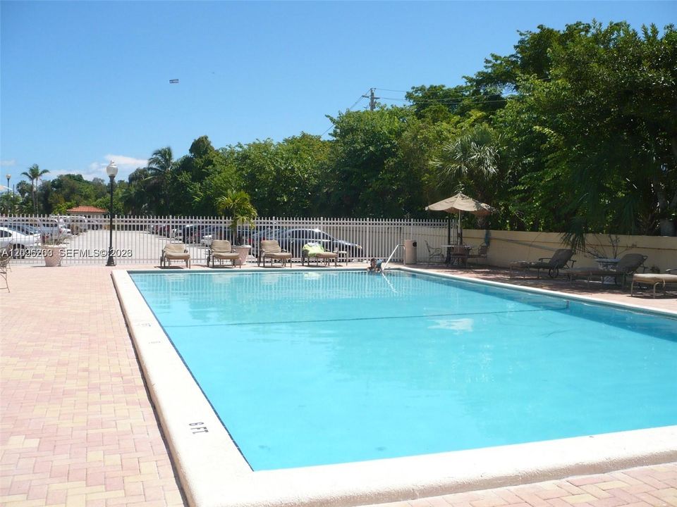 For Rent: $1,750 (1 beds, 1 baths, 714 Square Feet)