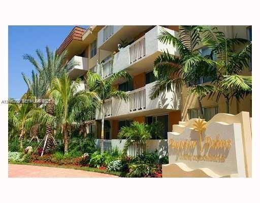 For Rent: $1,750 (1 beds, 1 baths, 714 Square Feet)