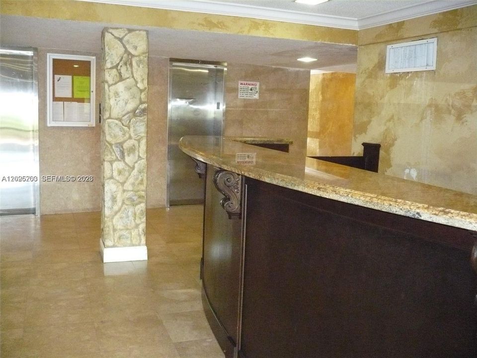 For Rent: $1,750 (1 beds, 1 baths, 714 Square Feet)