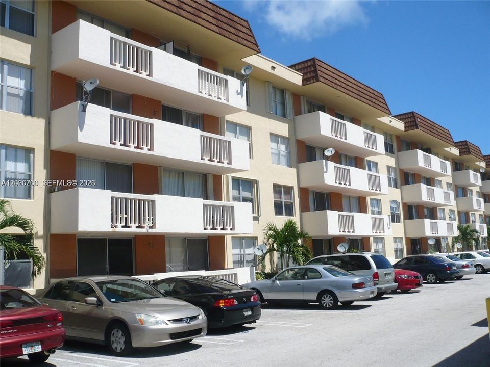 For Rent: $1,750 (1 beds, 1 baths, 714 Square Feet)