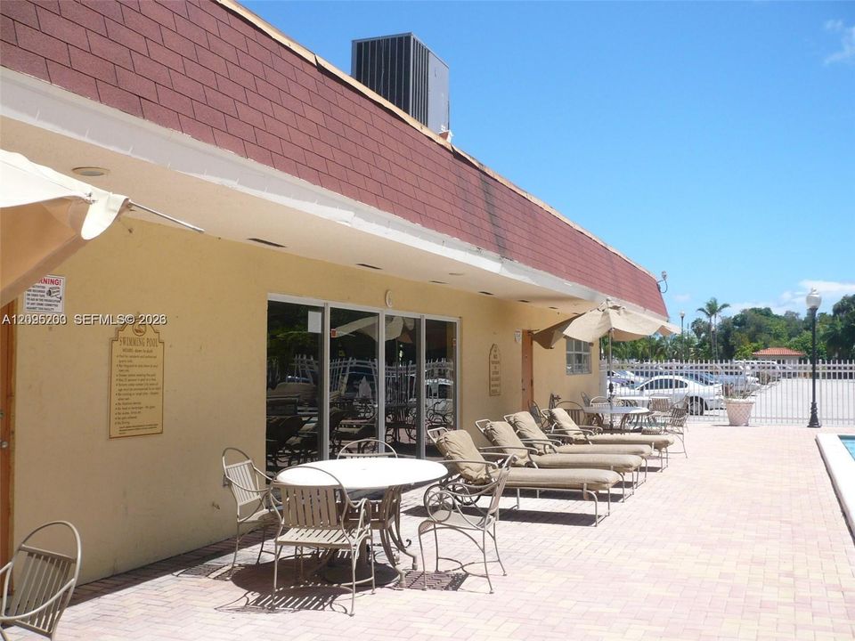 For Rent: $1,750 (1 beds, 1 baths, 714 Square Feet)