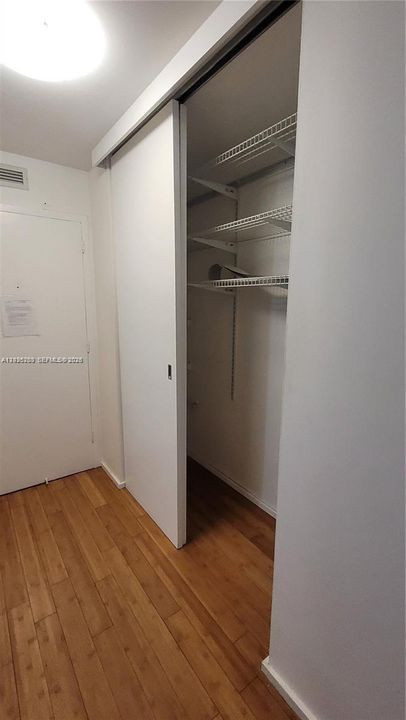 For Rent: $1,750 (1 beds, 1 baths, 714 Square Feet)