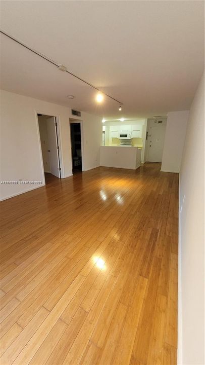 For Rent: $1,750 (1 beds, 1 baths, 714 Square Feet)