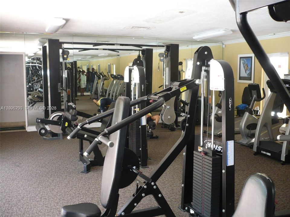 For Rent: $1,750 (1 beds, 1 baths, 714 Square Feet)