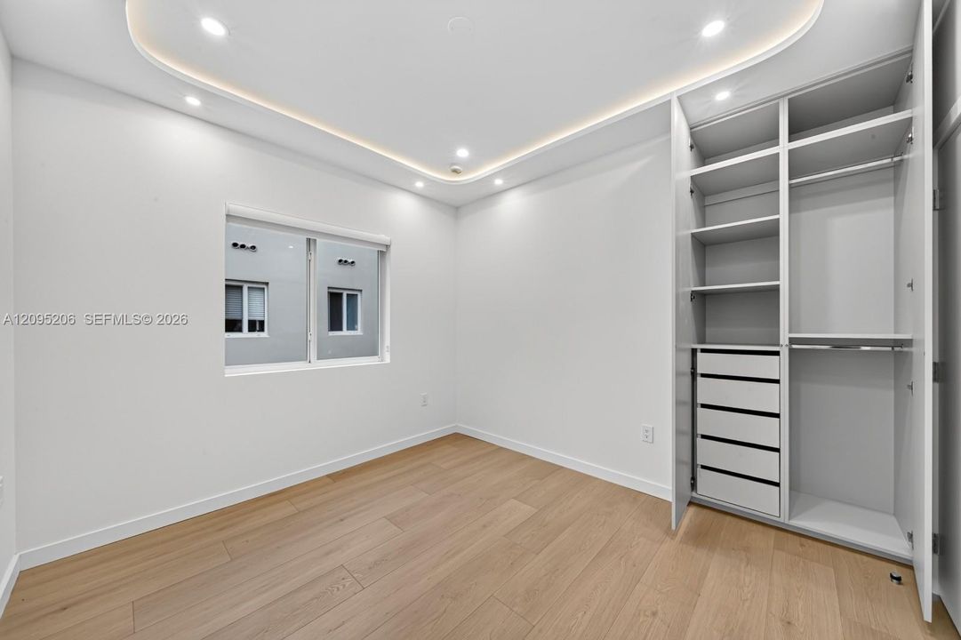 В аренду: $3,500 (2 спален, 1 ванн, 875 Квадратных фут)