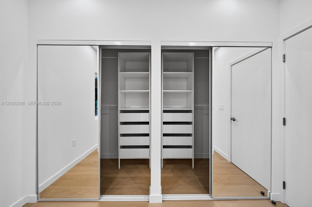 В аренду: $3,500 (2 спален, 1 ванн, 875 Квадратных фут)