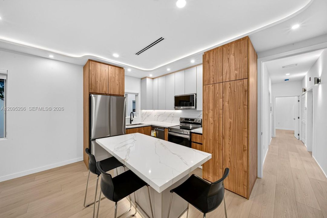 В аренду: $3,500 (2 спален, 1 ванн, 875 Квадратных фут)