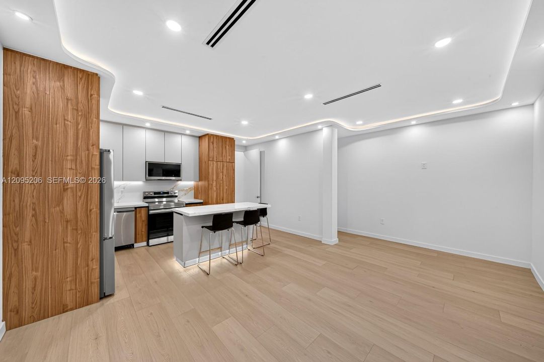 В аренду: $3,500 (2 спален, 1 ванн, 875 Квадратных фут)