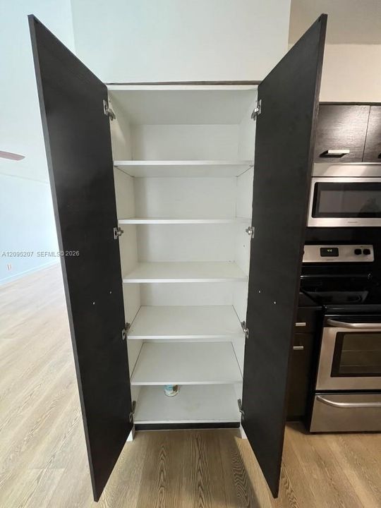For Rent: $2,600 (1 beds, 1 baths, 910 Square Feet)