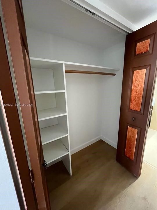 For Rent: $2,600 (1 beds, 1 baths, 910 Square Feet)