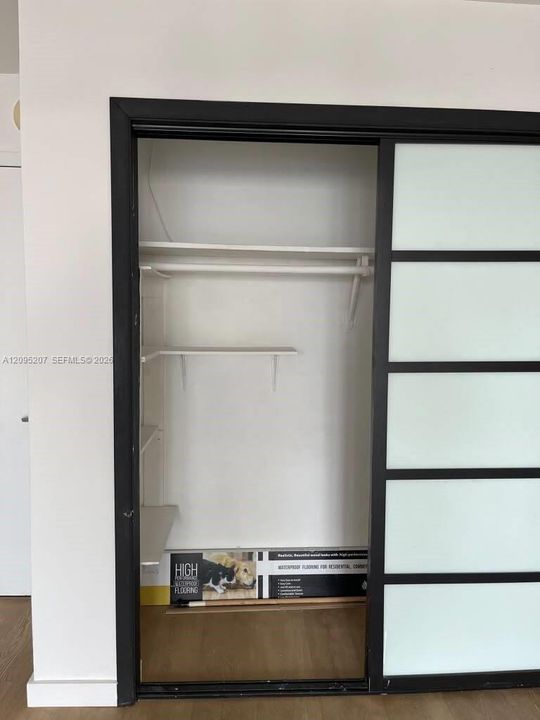 For Rent: $2,600 (1 beds, 1 baths, 910 Square Feet)