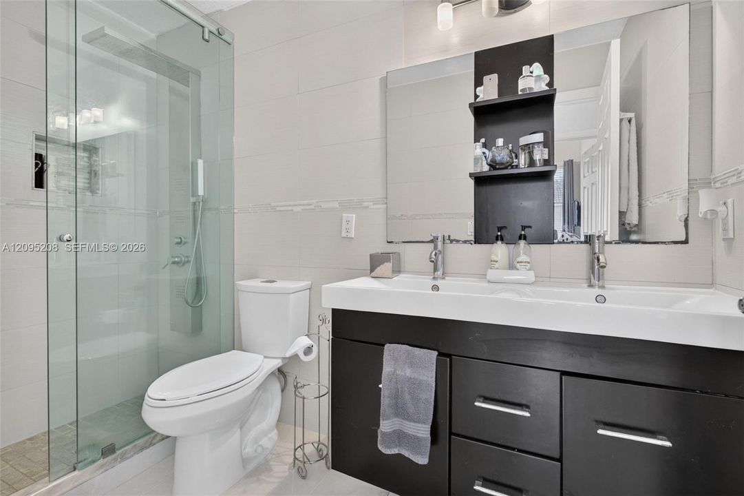 For Sale: $895,000 (4 beds, 2 baths, 2392 Square Feet)